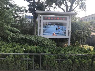 戶外廣告機(jī)廠家 引領(lǐng)數(shù)字廣告新潮流，構(gòu)建城市視覺(jué)新體驗(yàn)